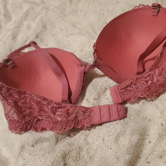 Pink lace bra - Picture 4 of 4
